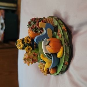 BEAUTIFUL FLORAL & SQUASH W/ ROOSTER RETIRED YANKEE CANDLE TOPPER